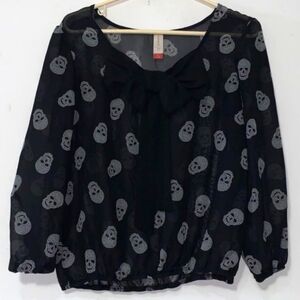 🦉- Skull No Boundaries sz M Bow and Skull Black Blouse